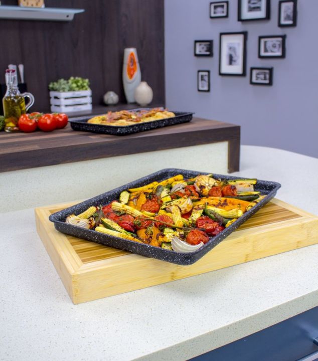 Eaziglide NS2 37cm Baking Tray Lifestyle 3_01.jpg Eaziglide_NS2_37cm_Baking_Tray_Lifestyle_3_01.jpg