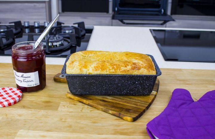 Eaziglide NS2 2lb Loaf Tin Lifestyle 1_01.jpg Eaziglide_NS2_2lb_Loaf_Tin_Lifestyle_1_01.jpg