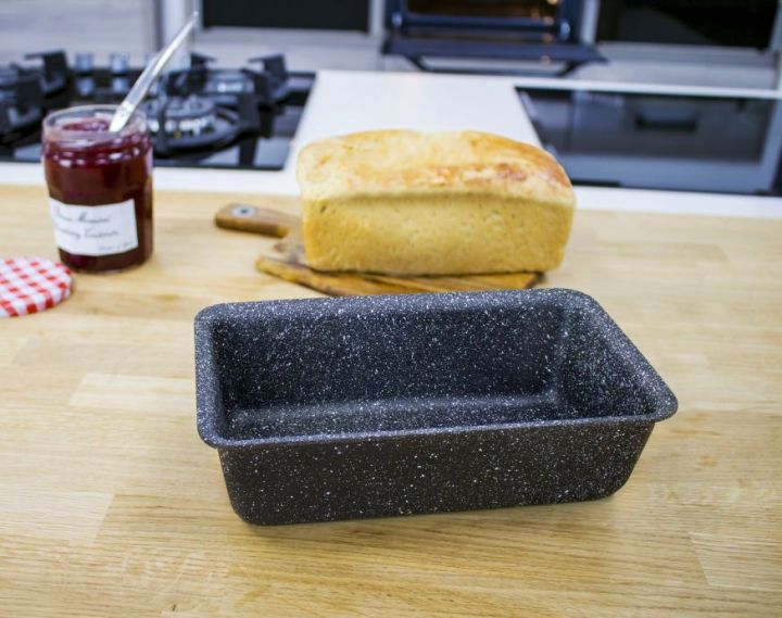 Eaziglide NS2 2lb Loaf Tin Lifestyle 2_01.jpg Eaziglide_NS2_2lb_Loaf_Tin_Lifestyle_2_01.jpg