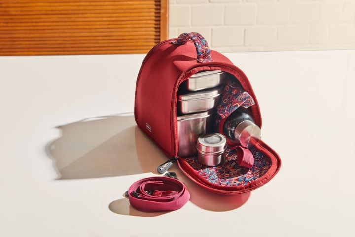 RS3128_240801_Lunch_bag_red_Image3-scr.jpg